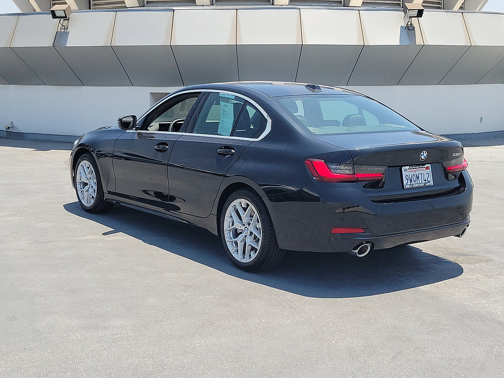 Used 2026 BMW 330i Sedan w/ Premium Package RWD image 2
