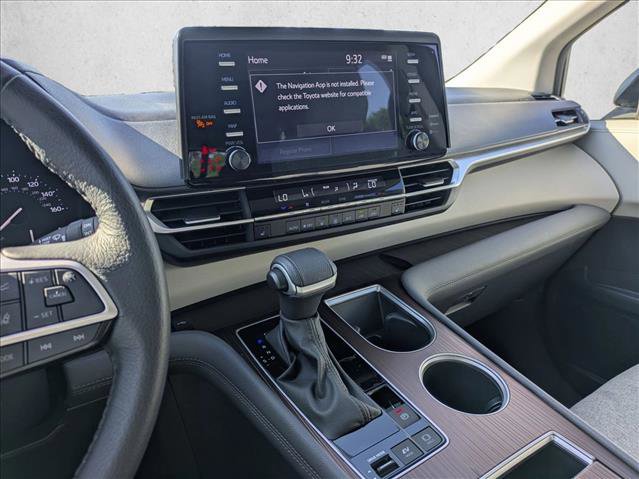 Used 2024 Toyota Sienna XLE FWD image 11