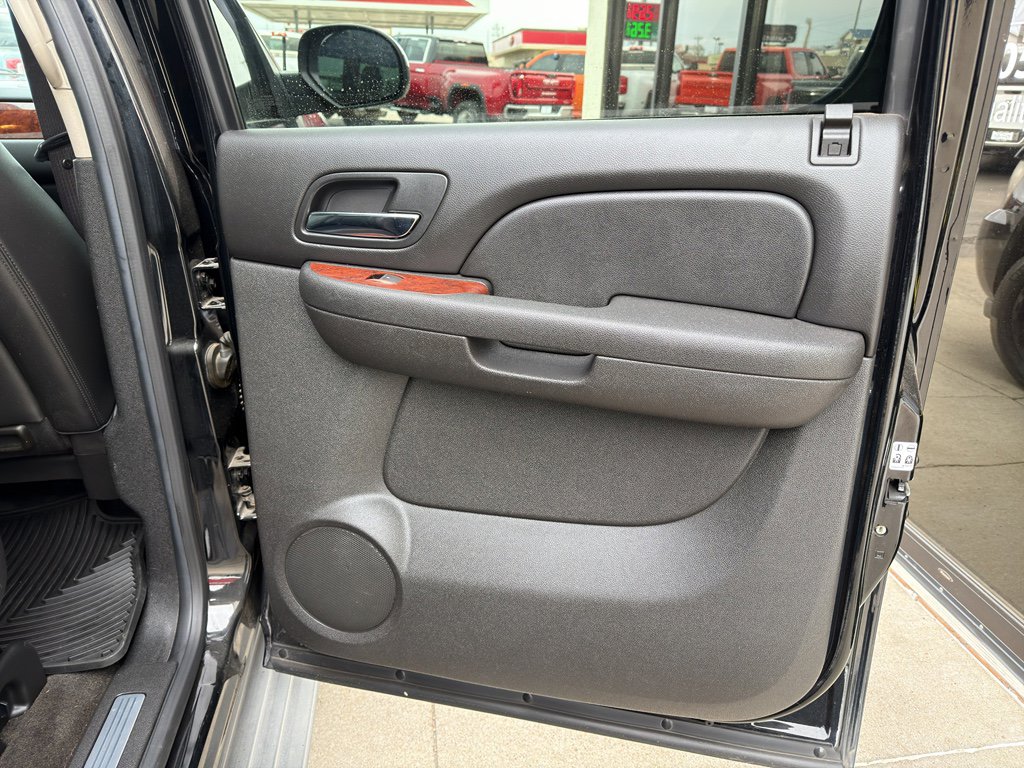 Used 2012 Chevrolet Avalanche LTZ image 9