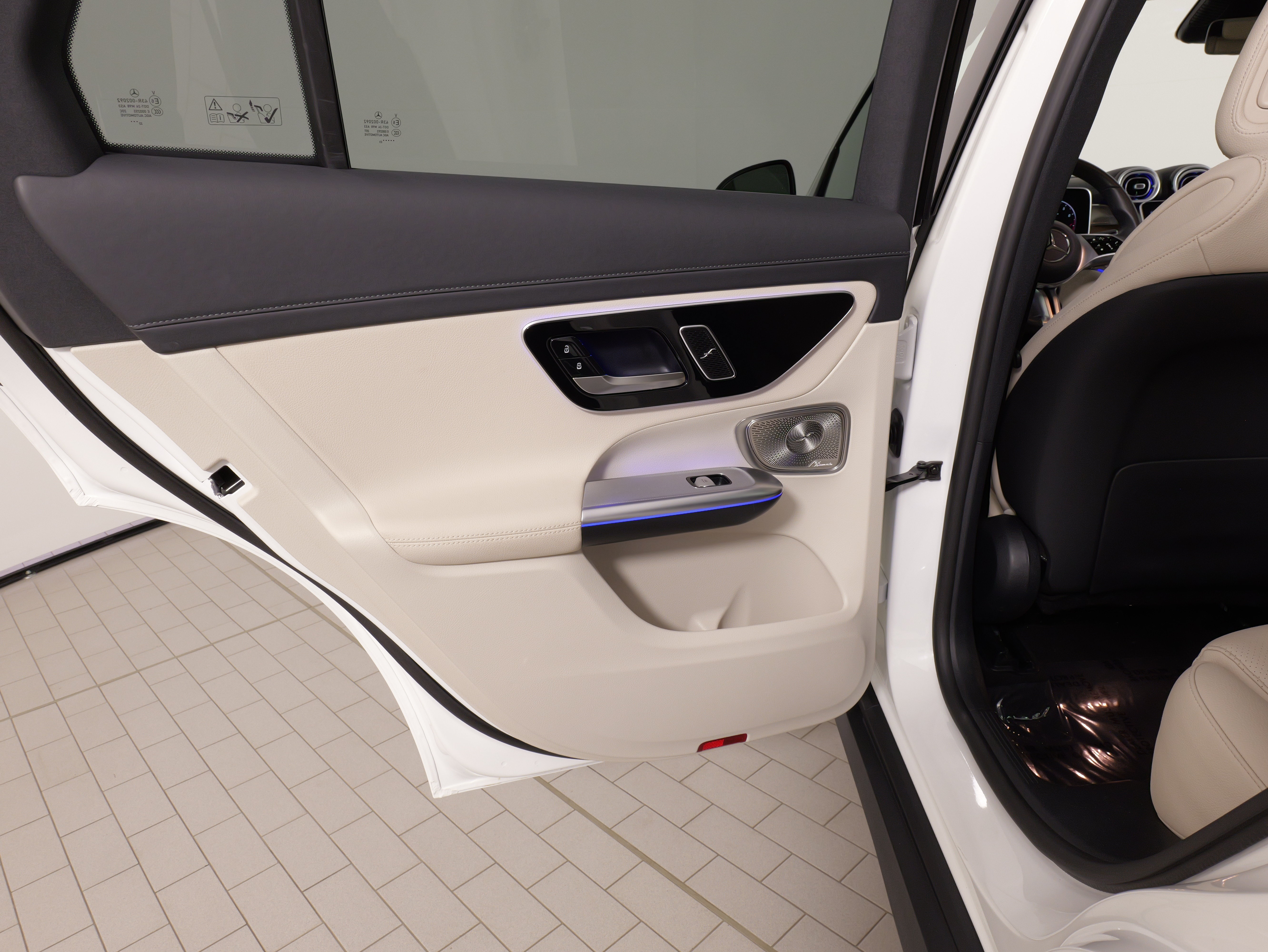 Used 2023 Mercedes-Benz GLC 300 4MATIC image 34