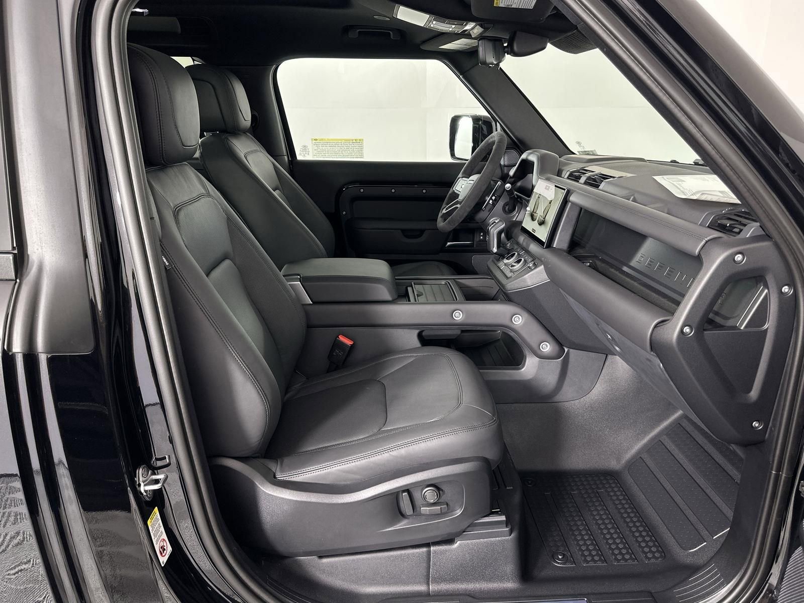 Certified 2023 Land Rover Defender 90 V8 image 32