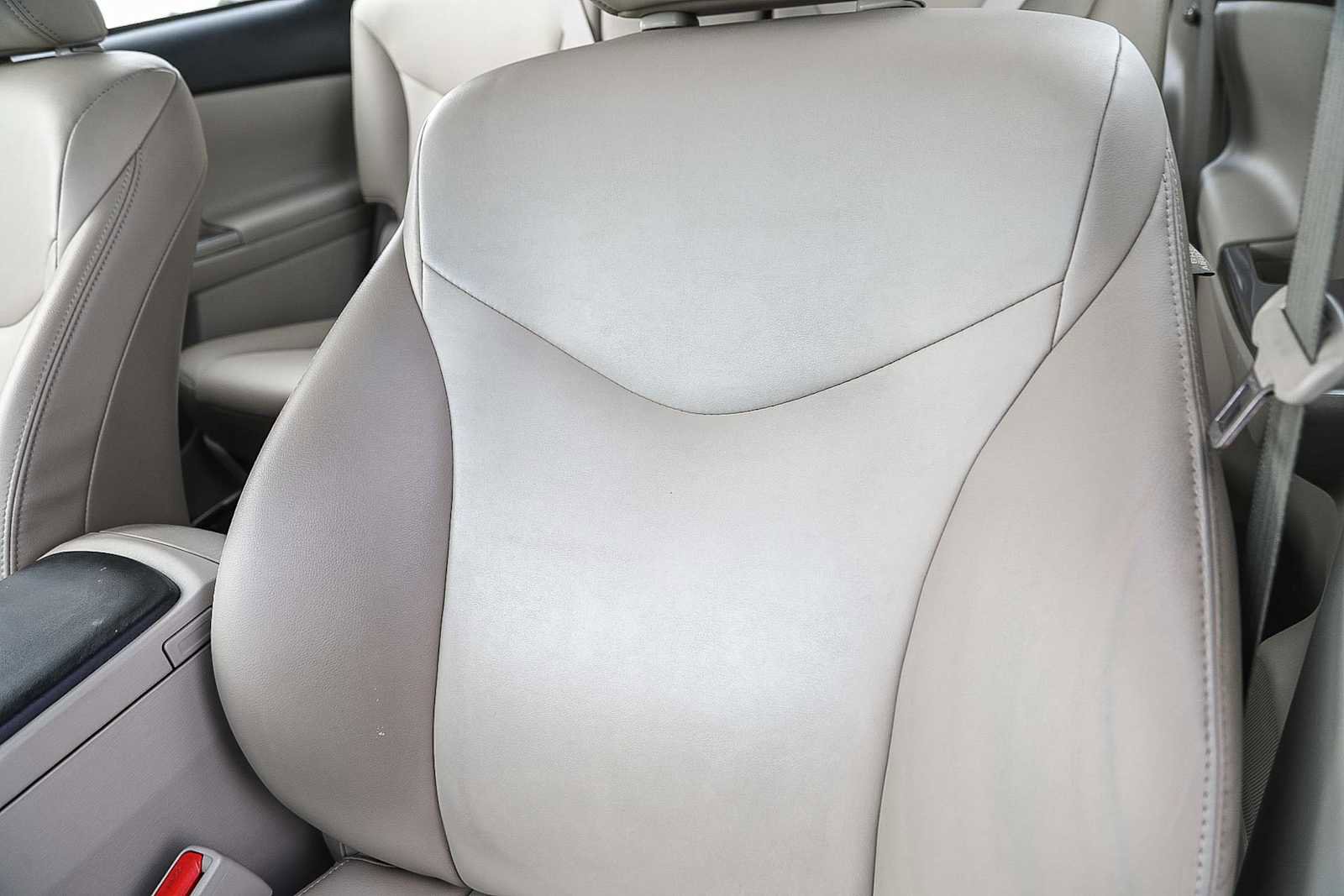 Used 2015 Toyota Prius V Four FWD image 24