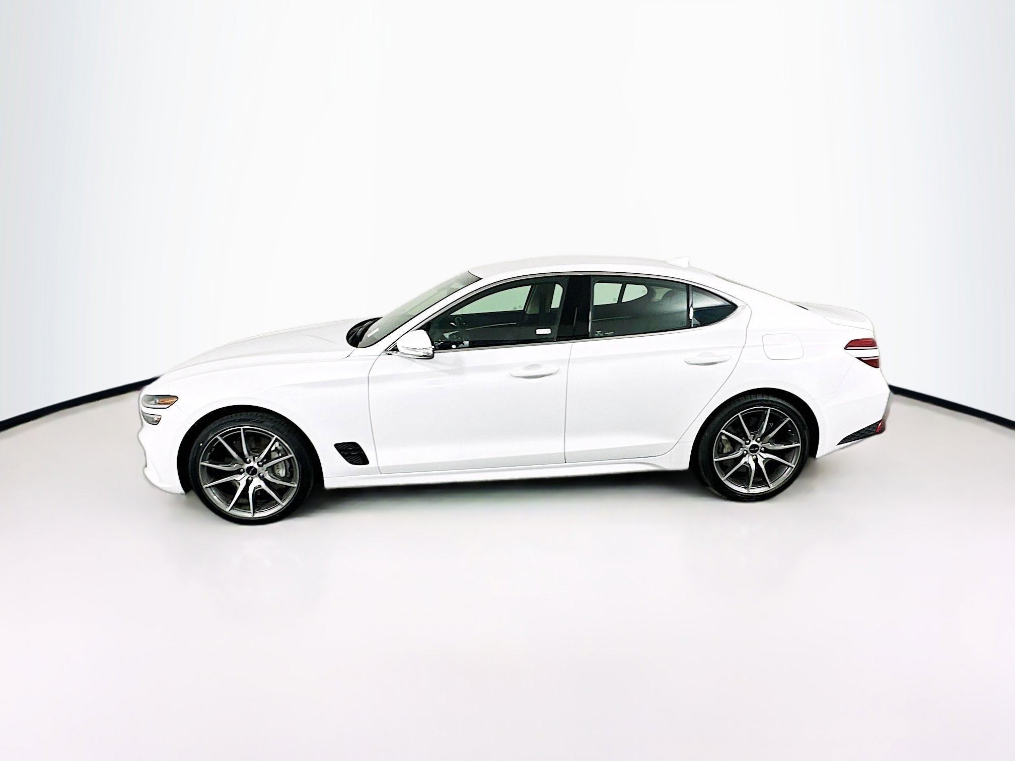 Used 2025 Genesis G70 2.5T RWD image 4