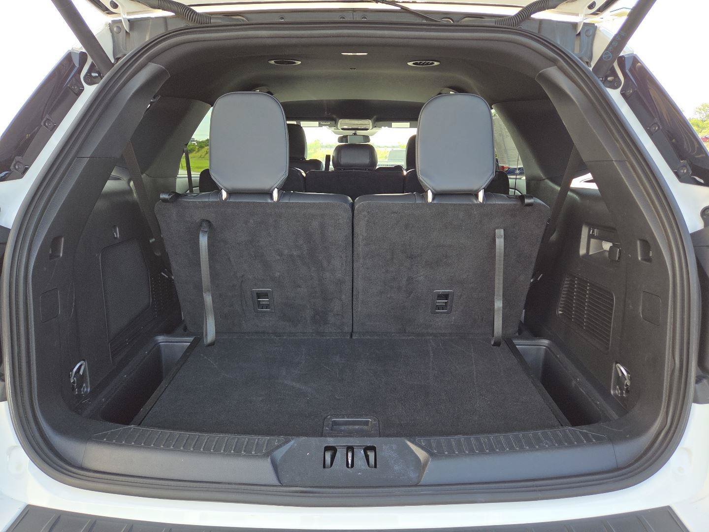Used 2025 Ford Explorer ST-Line w/ ST-Line Street Pack AWD/4WD image 18