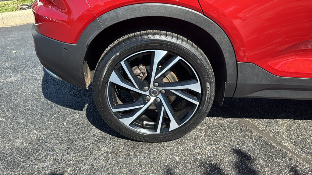 Used 2019 Volvo XC40 T5 R-Design AWD/4WD image 8