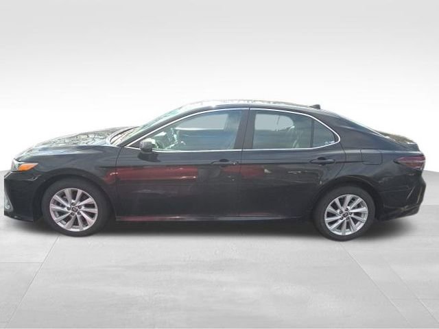 Used 2024 Toyota Camry LE image 3