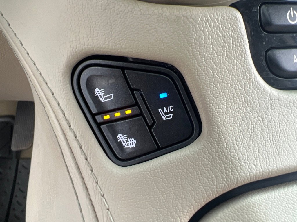 Used 2015 GMC Yukon Denali w/ Open Road Package image 35