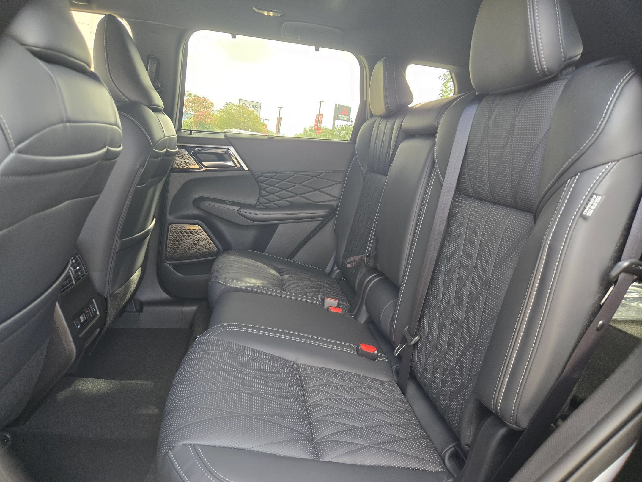 New 2026 Mitsubishi Outlander SEL Black Edition FWD image 13