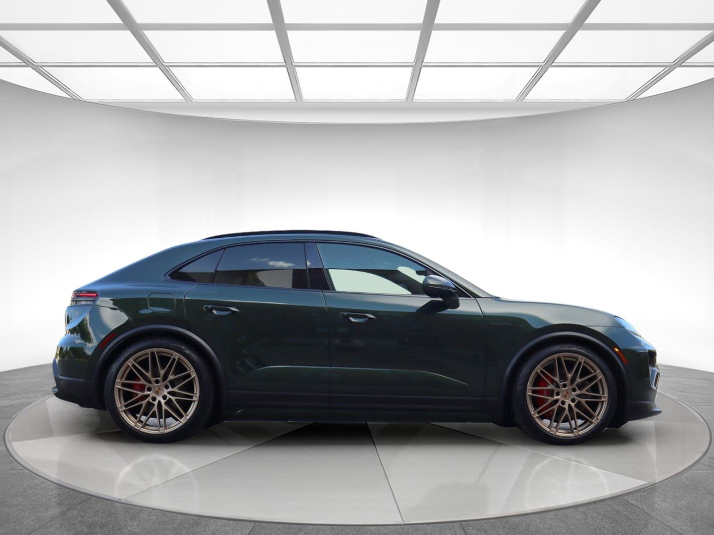 Used 2025 Porsche Macan 4S Electric AWD/4WD image 5
