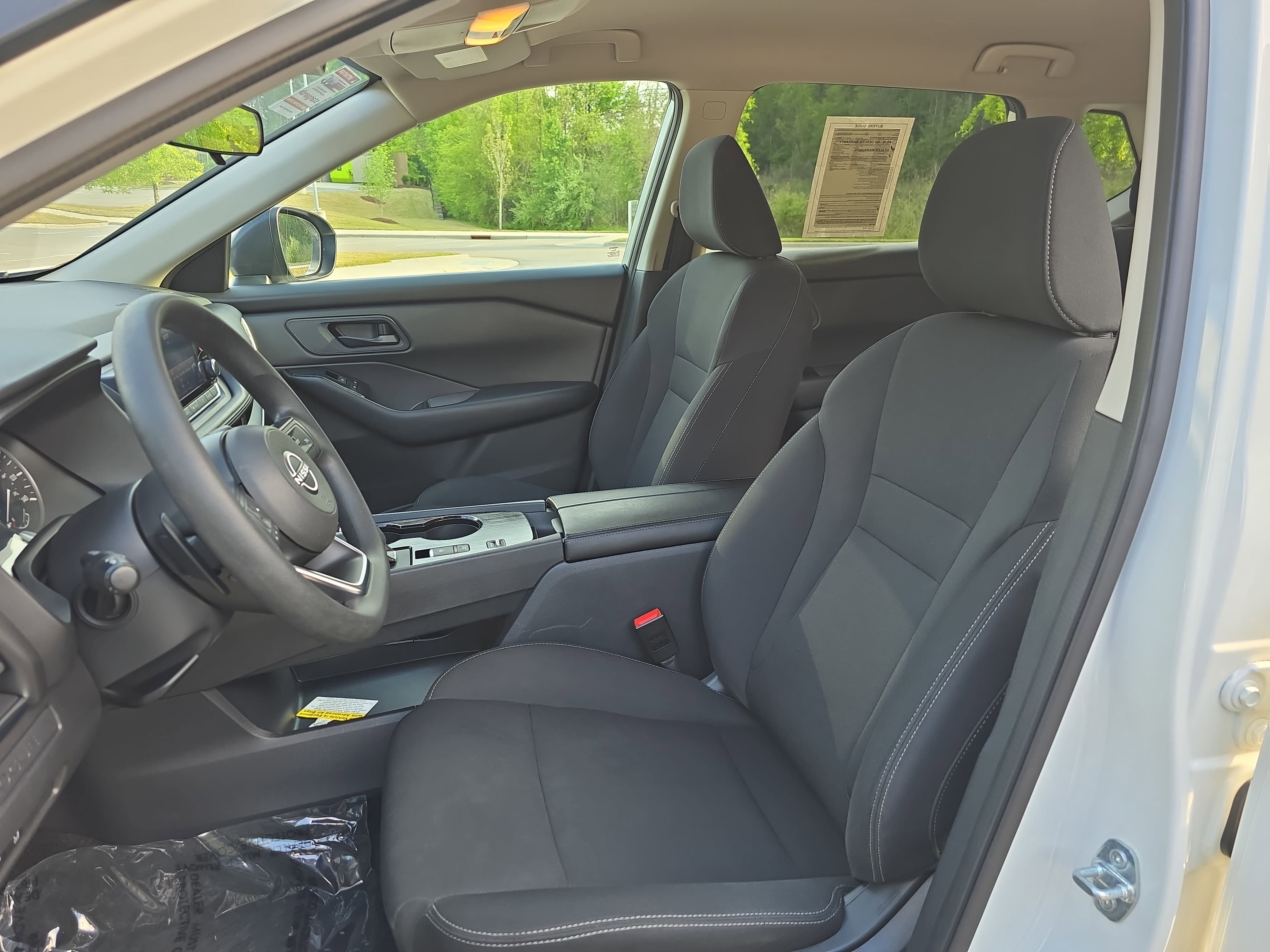 Used 2024 Nissan Rogue S FWD image 17