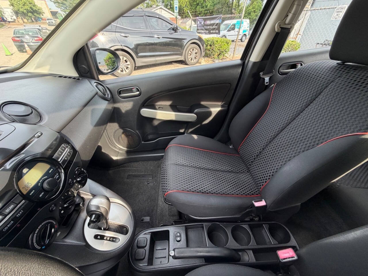 Used 2011 MAZDA MAZDA2 Touring FWD image 13