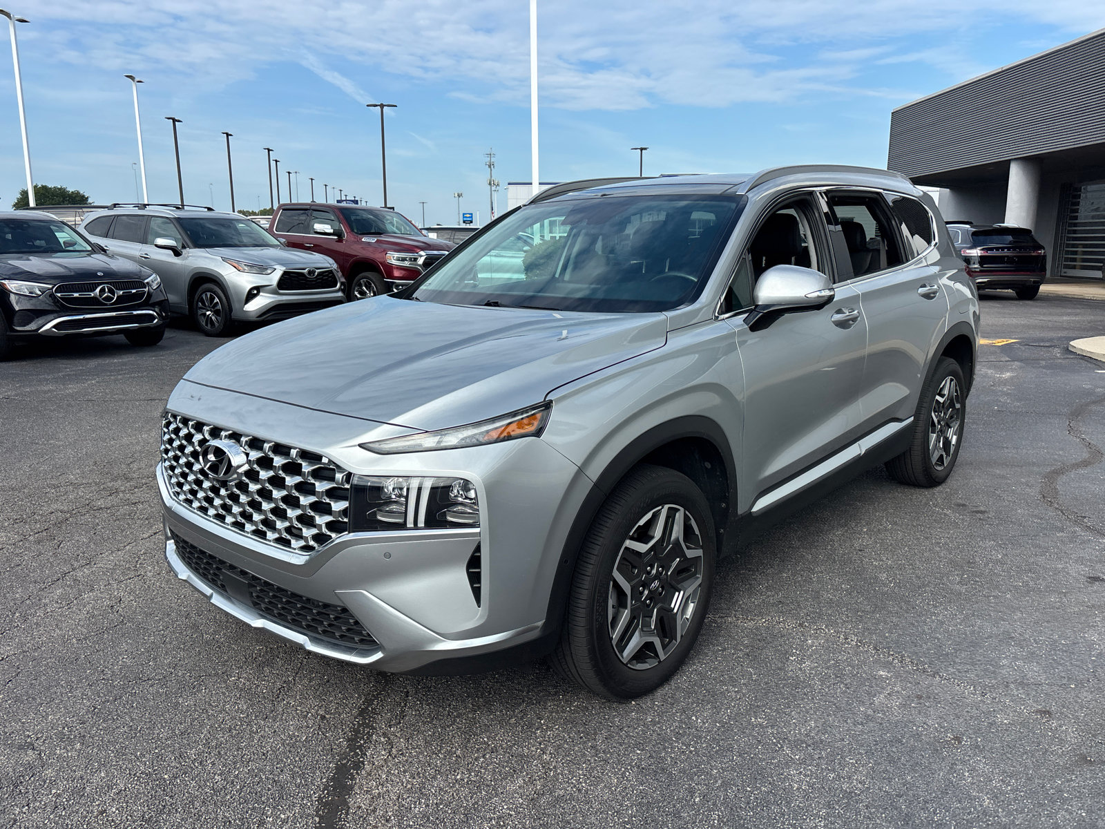 Used 2022 Hyundai Santa Fe Limited w/ Cargo Package AWD/4WD image 3