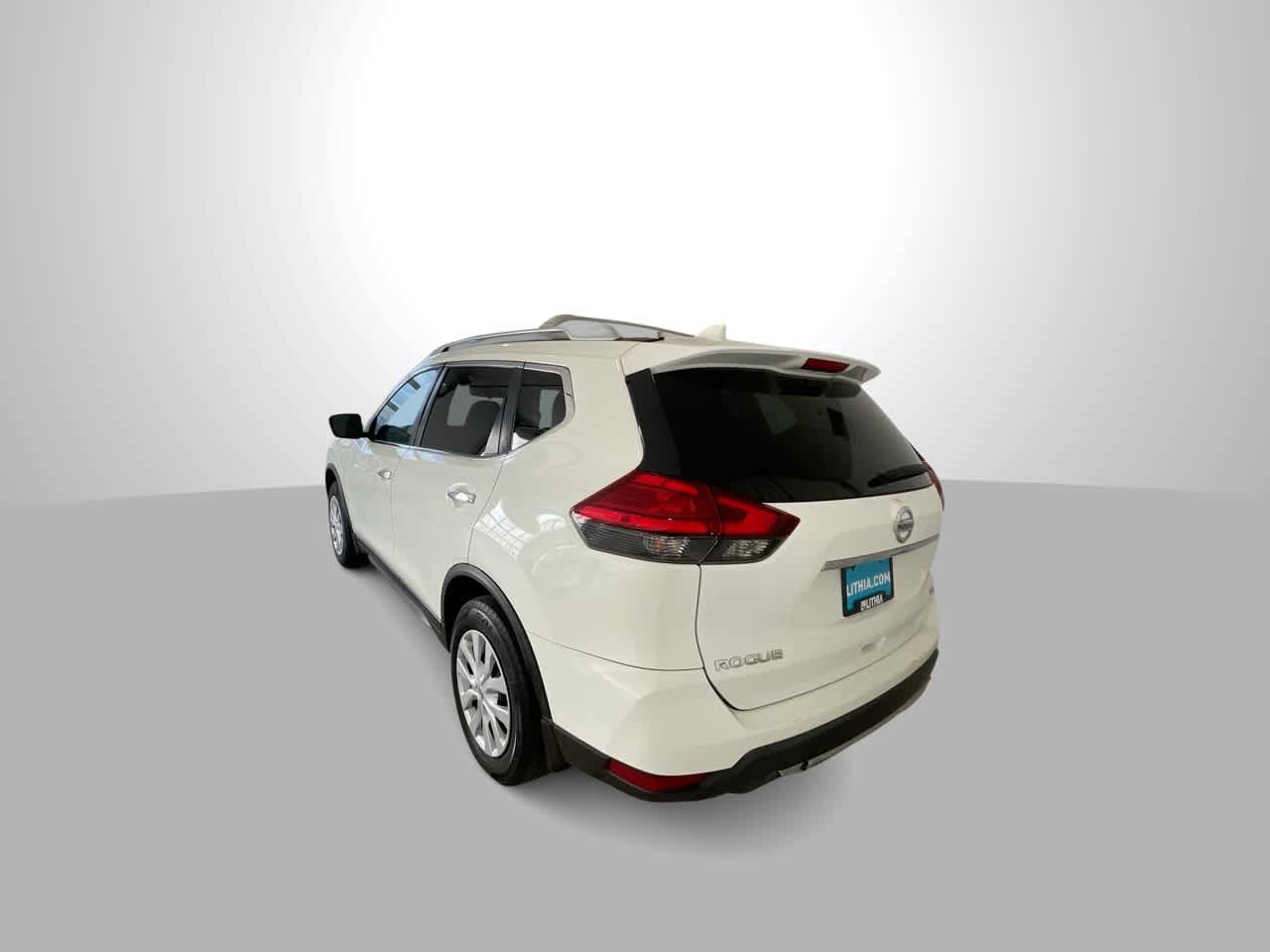 Used 2017 Nissan Rogue S w/ S Appearance Package AWD/4WD image 6