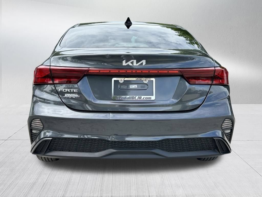 Used 2024 Kia Forte LXS w/ LXS Technology Package FWD image 6