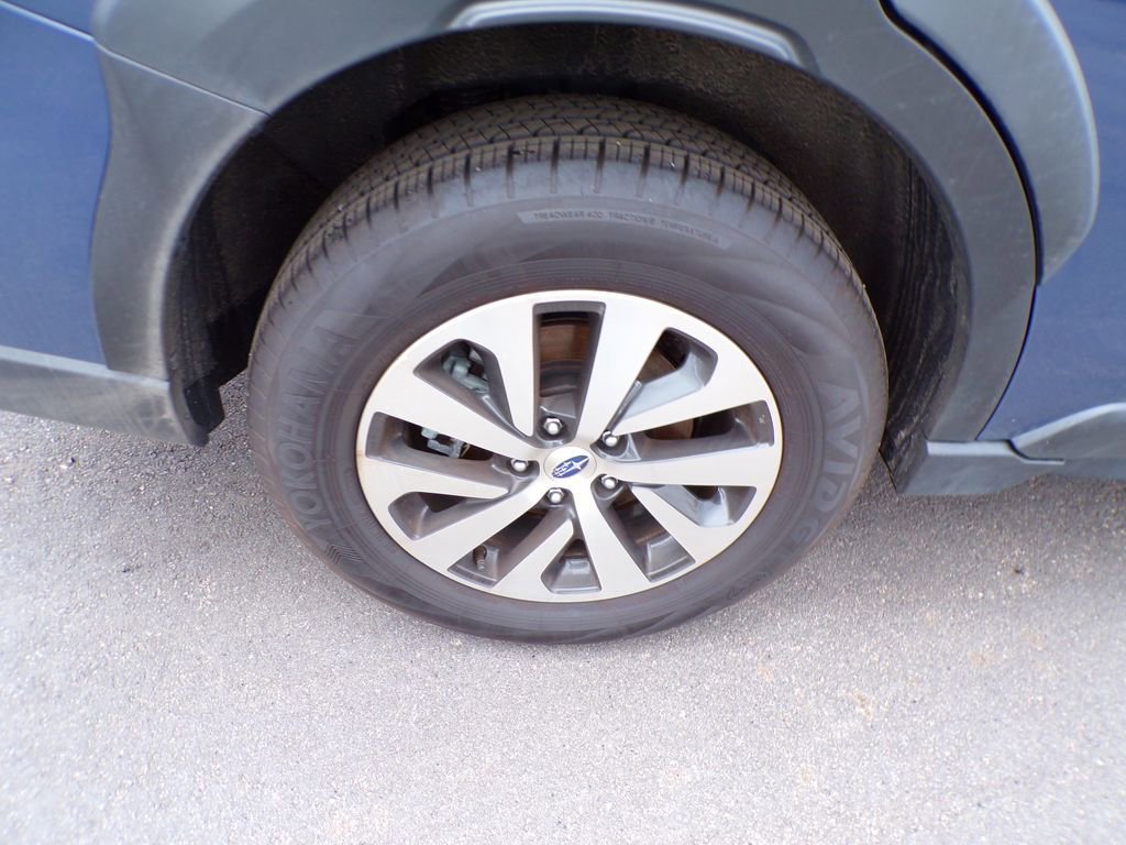 Certified 2025 Subaru Outback Premium AWD/4WD image 6