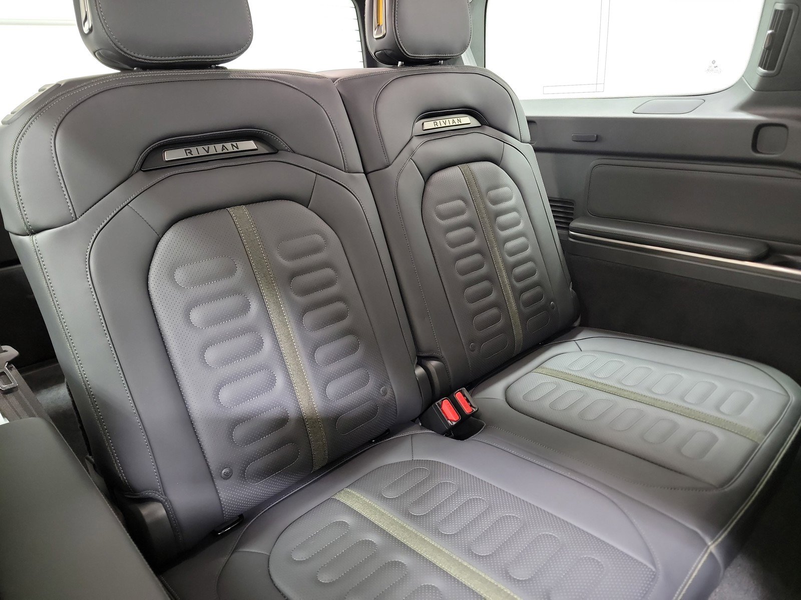 Used 2024 Rivian R1S Adventure image 25