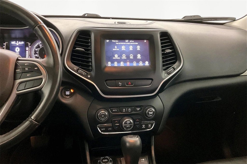 Used 2019 Jeep Cherokee Latitude Plus w/ Comfort/Convenience Group image 9