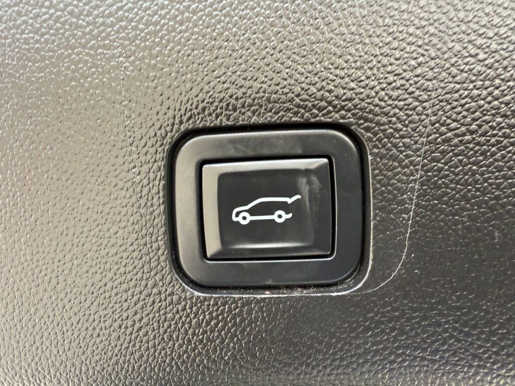 Used 2019 Chevrolet Traverse LT w/ LT Premium Package AWD/4WD image 38