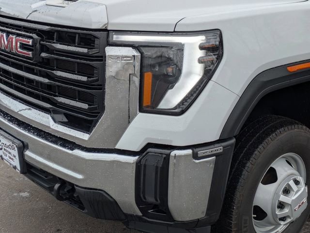 Used 2024 GMC Sierra 3500 Pro w/ Convenience Package image 9