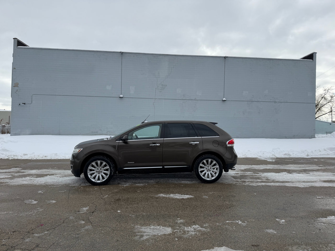 Used 2011 Lincoln MKX AWD w/ 102A Rapid Spec Order Code image 4