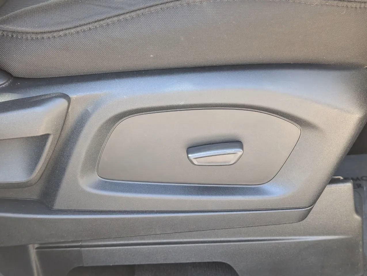 Used 2022 Ford Explorer XLT image 40