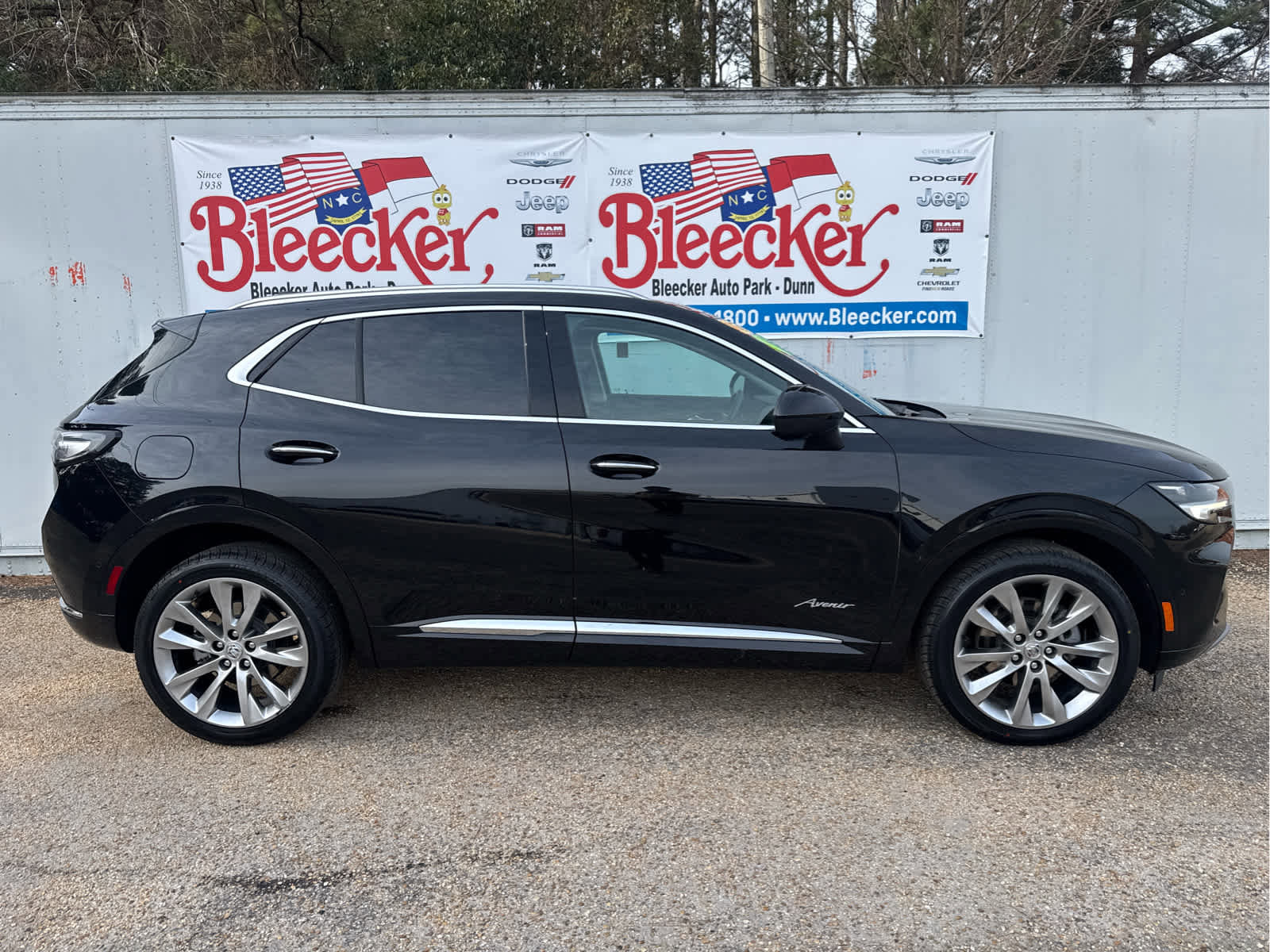 Used 2023 Buick Envision Avenir image 2