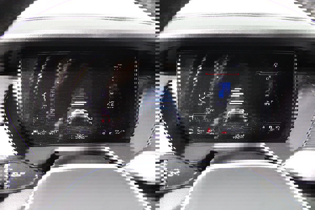 Used 2025 GMC Acadia Elevation image 17