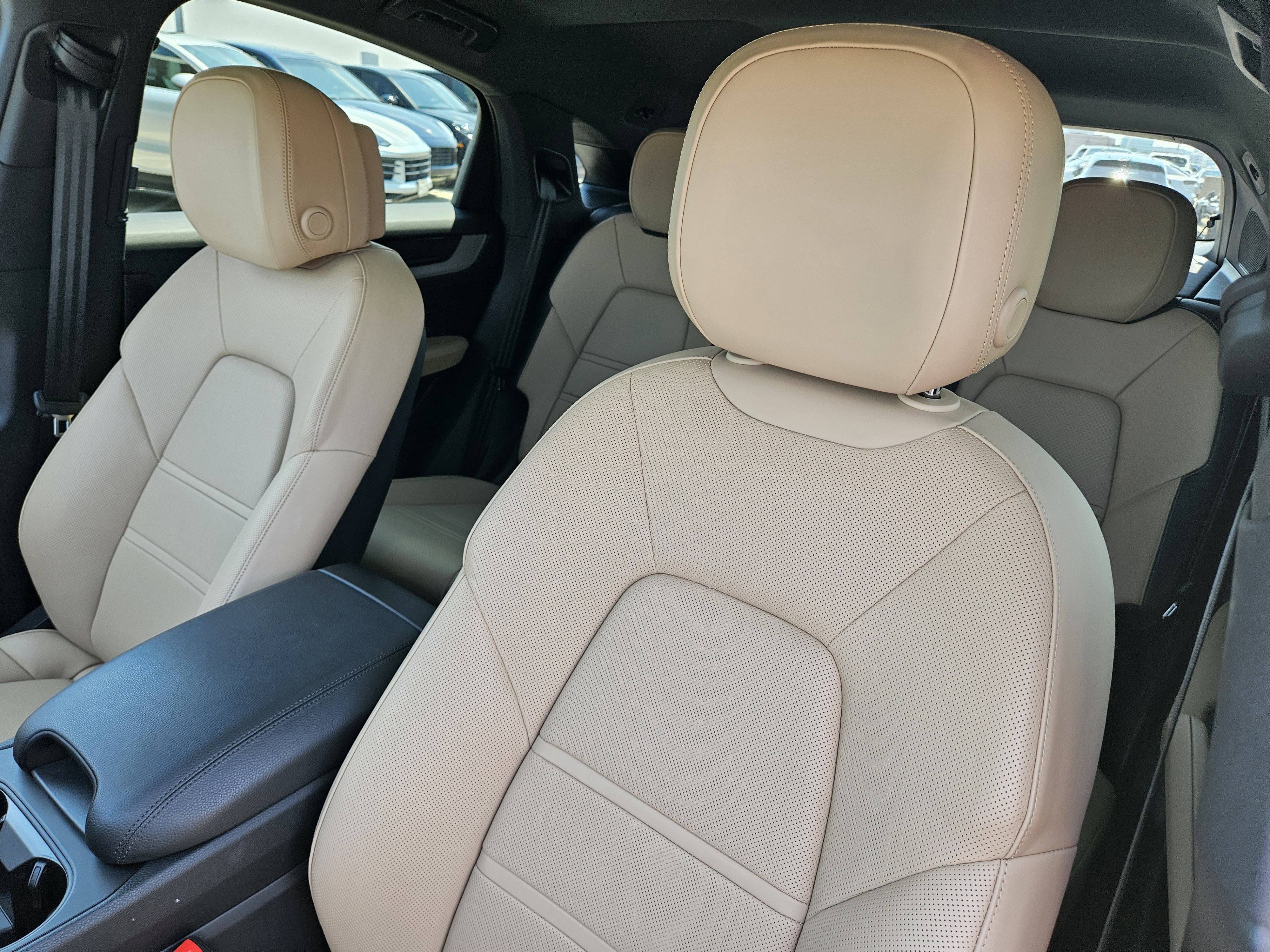 Certified 2025 Porsche Cayenne Coupe image 6