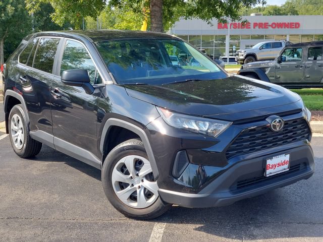 Certified 2022 Toyota RAV4 LE AWD/4WD image 2