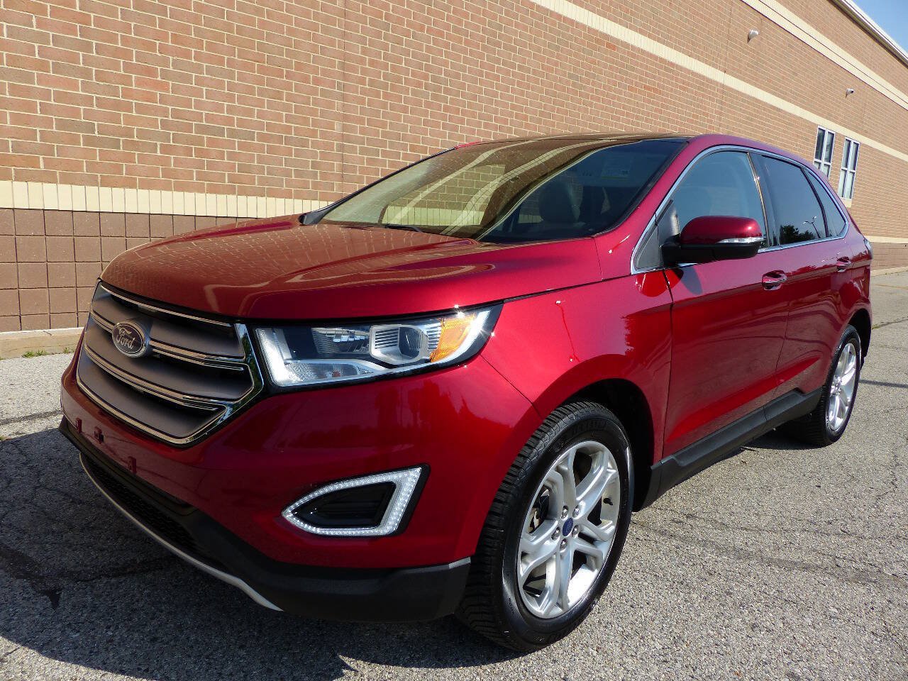 Used 2018 Ford Edge Titanium w/ Equipment Group 301A AWD/4WD image 6