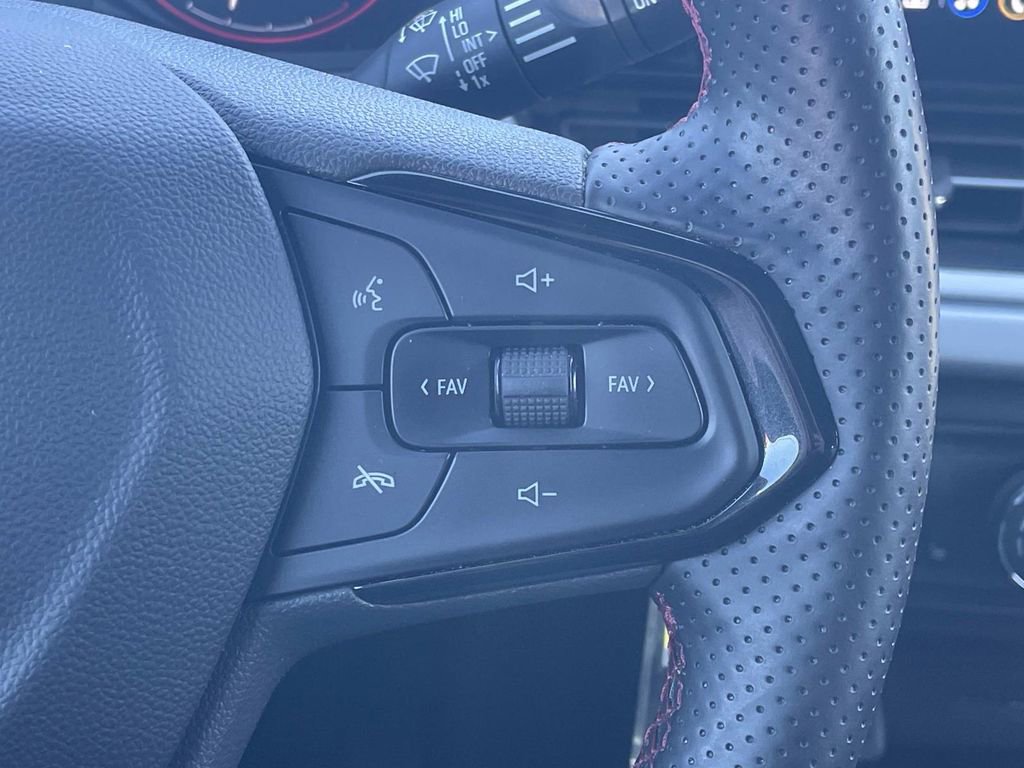 Certified 2025 Chevrolet Trax RS w/ Sunroof Package image 26