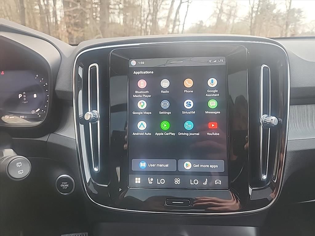 Certified 2025 Volvo XC40 B5 Core AWD/4WD image 17