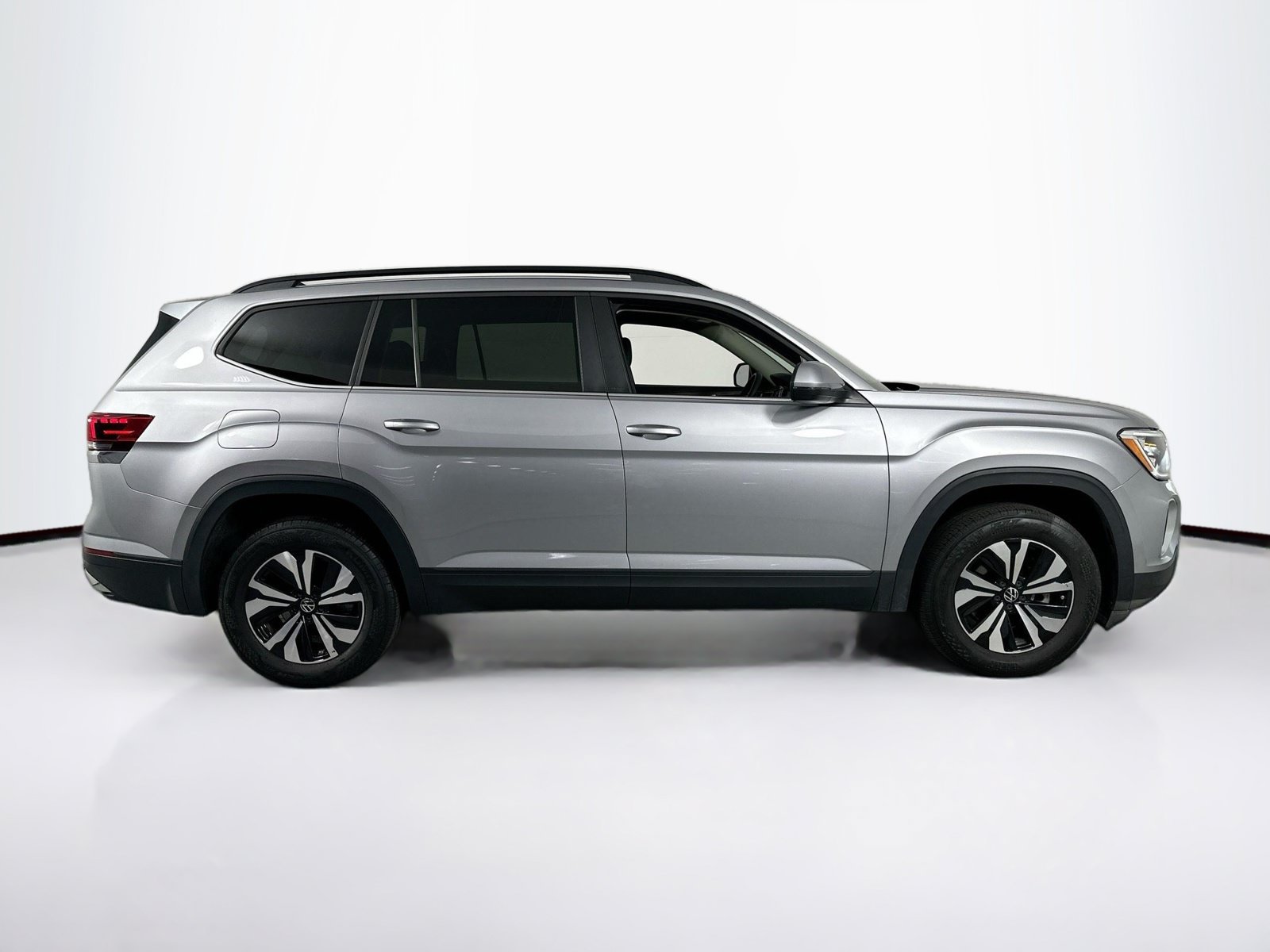 Used 2024 Volkswagen Atlas SE FWD image 4
