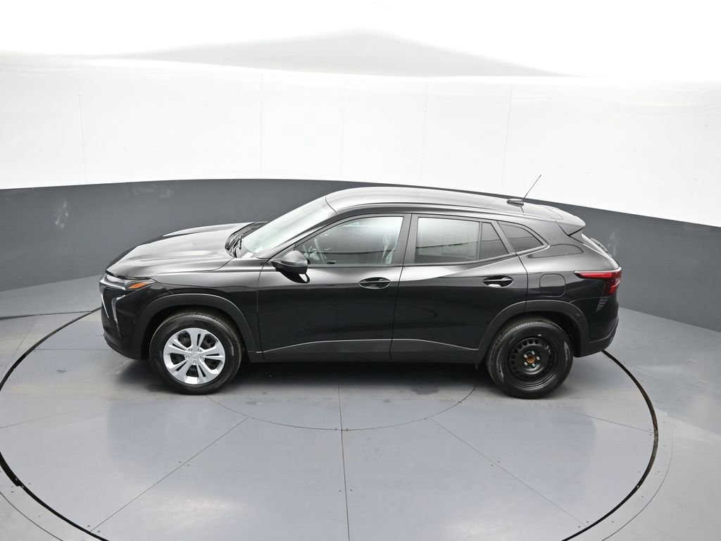 Used 2024 Chevrolet Trax LS w/ Driver Confidence Package image 40