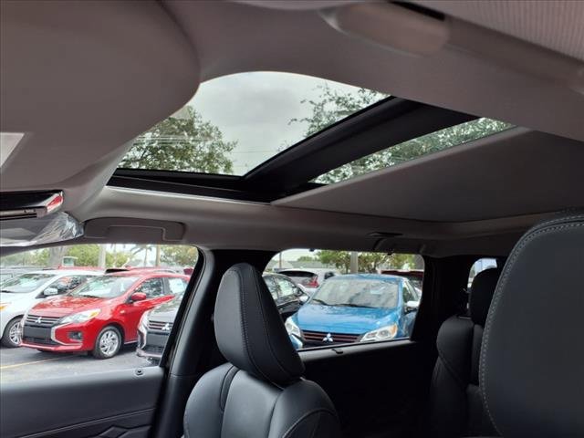New 2025 Mitsubishi Outlander SEL image 13
