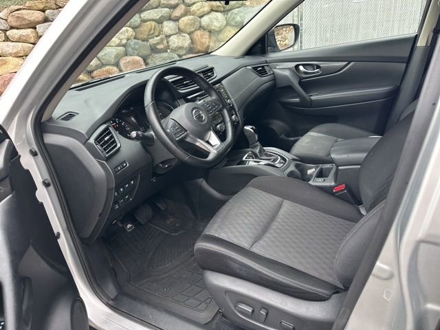 Used 2020 Nissan Rogue SV image 11