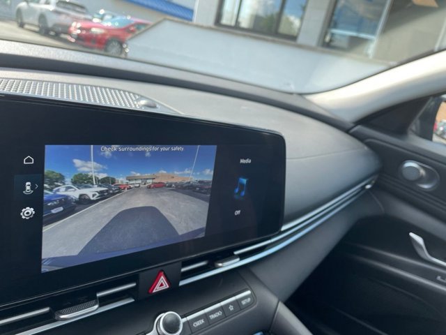Used 2023 Hyundai Elantra Limited FWD image 13