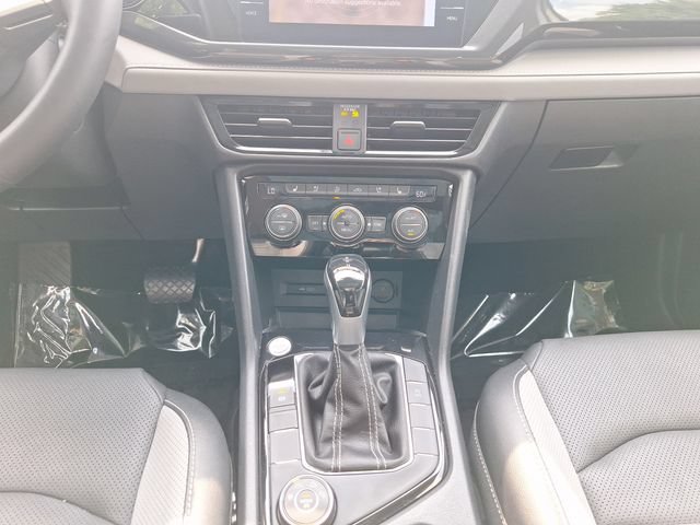 Certified 2022 Volkswagen Taos SEL w/ Panoramic Sunroof Package AWD/4WD image 18