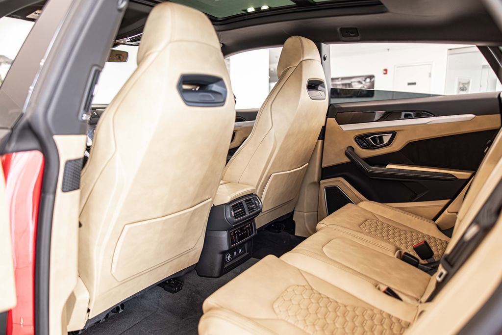 Used 2021 Lamborghini Urus image 32