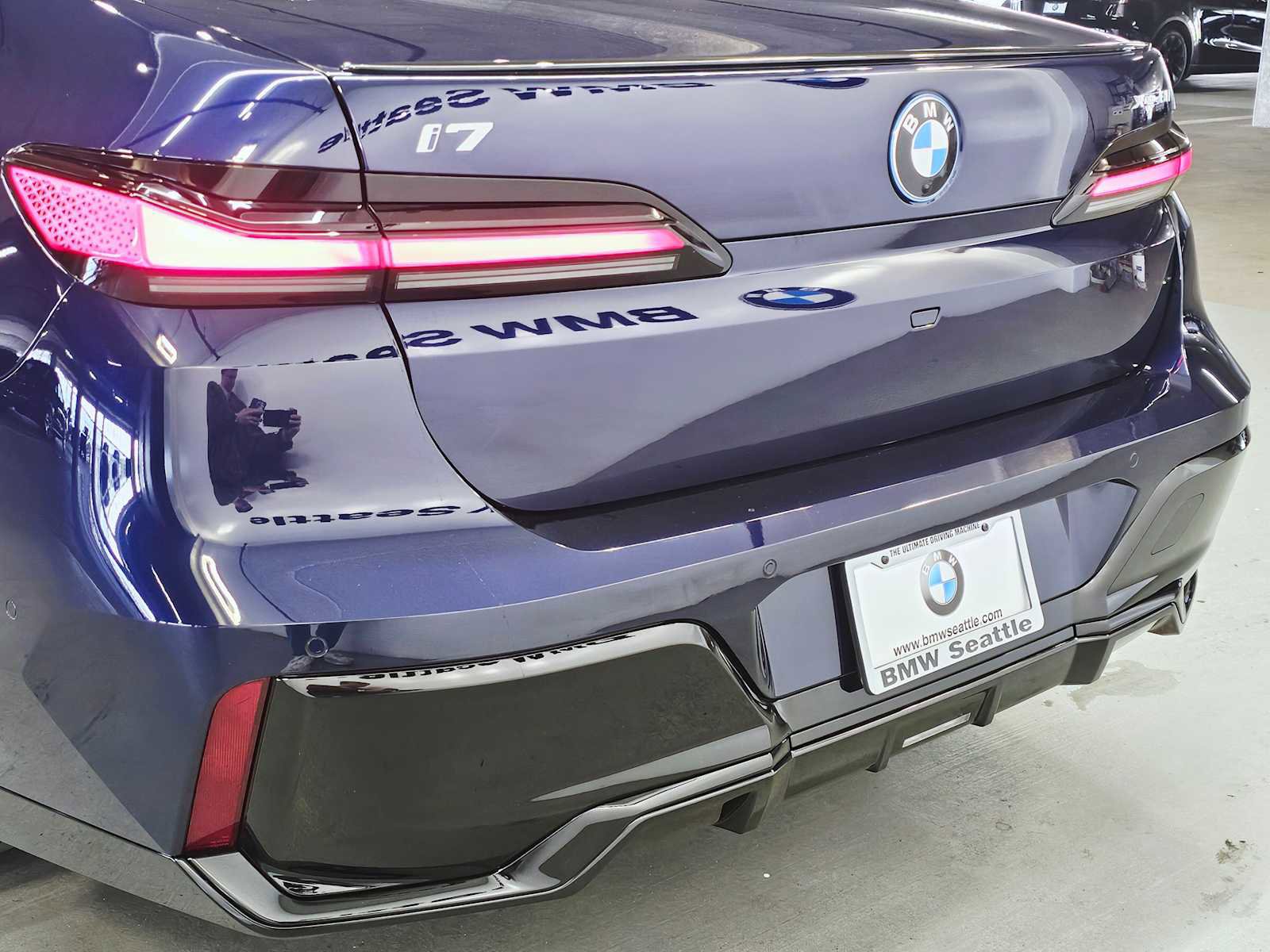 New 2025 BMW i7 xDrive60 w/ Executive Package image 7