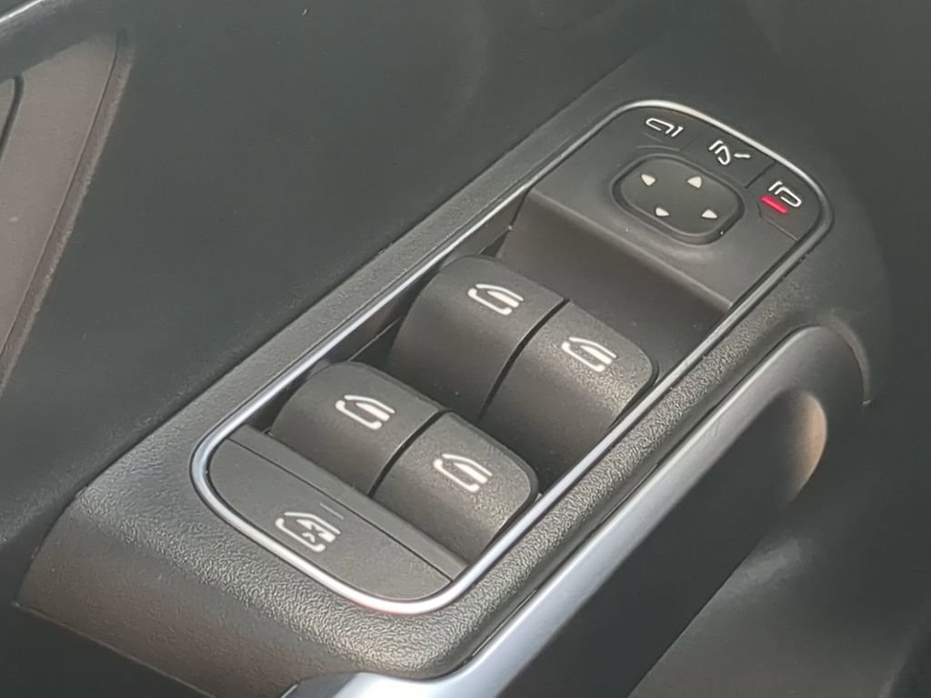 Used 2024 Mercedes-Benz GLB 250 4MATIC image 10