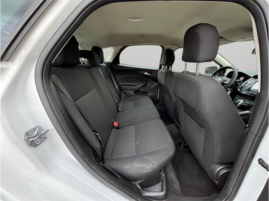 Used 2017 Ford Focus SE FWD image 29