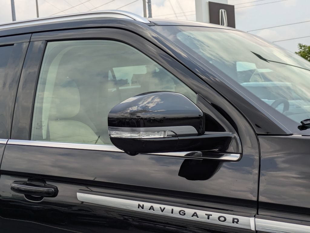 New 2027 Lincoln Navigator Reserve AWD/4WD image 12