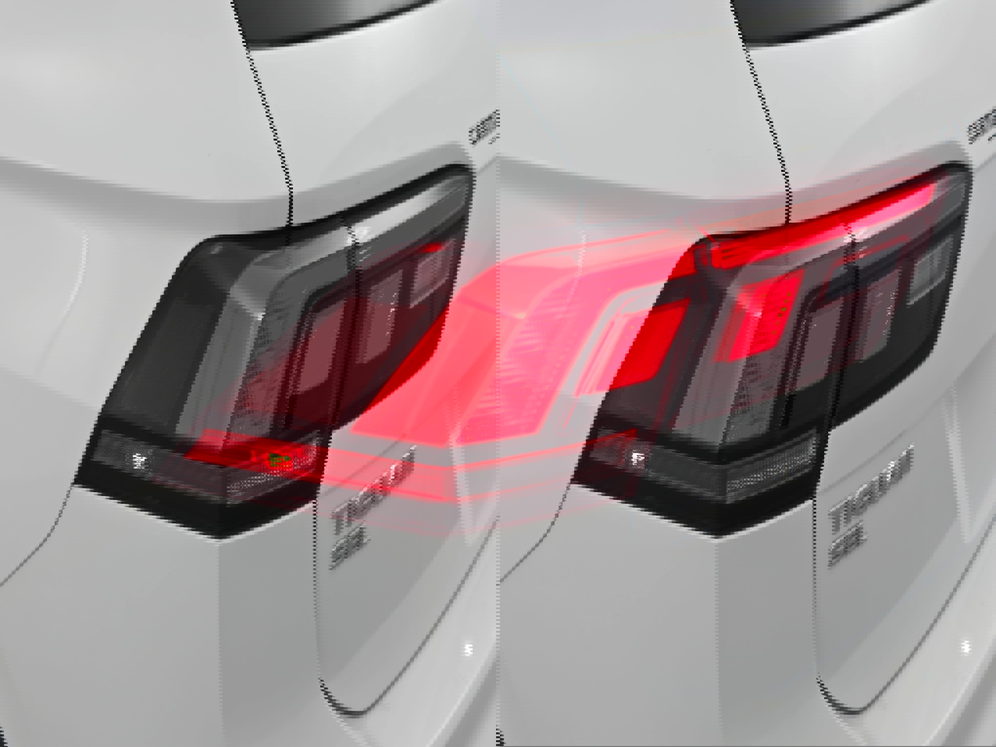 Certified 2020 Volkswagen Tiguan SEL w/ 3rd Row Seat Package image 34