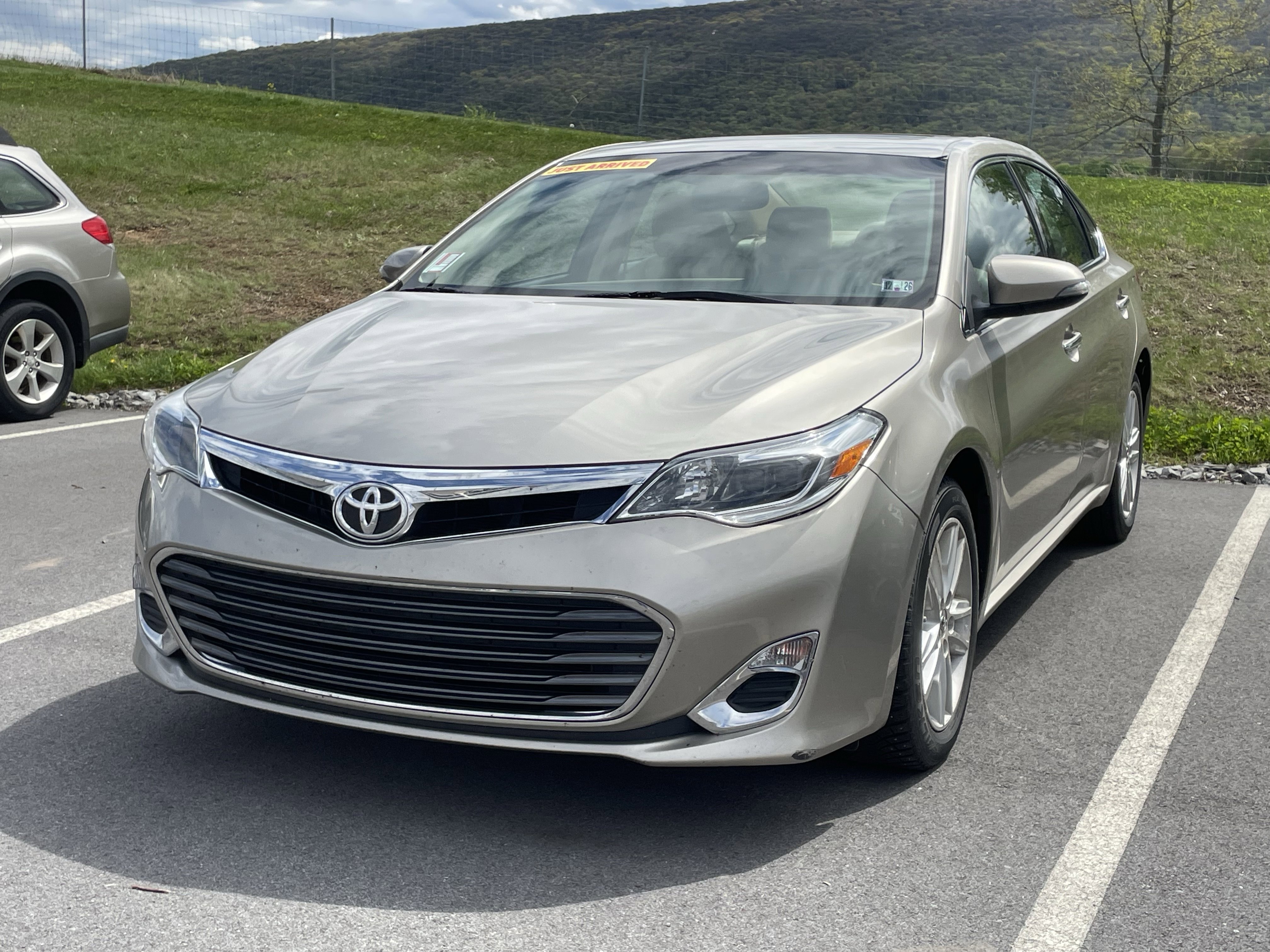 Used 2013 Toyota Avalon XLE Premium FWD image 9