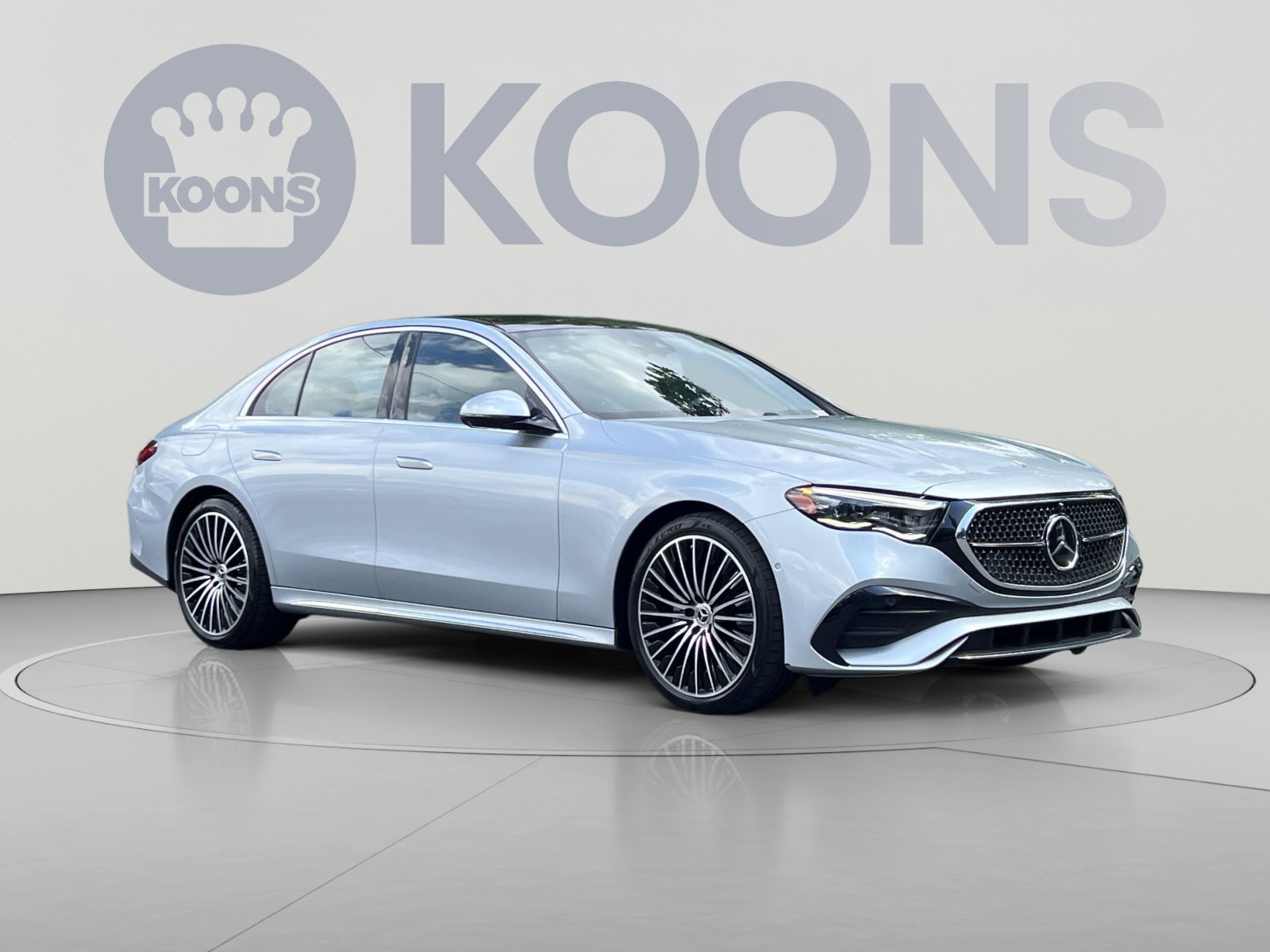 Used 2024 Mercedes-Benz E 350 4MATIC Sedan image 2