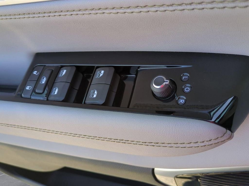 Used 2022 Jeep Wagoneer Series III w/ Premium Group I image 16