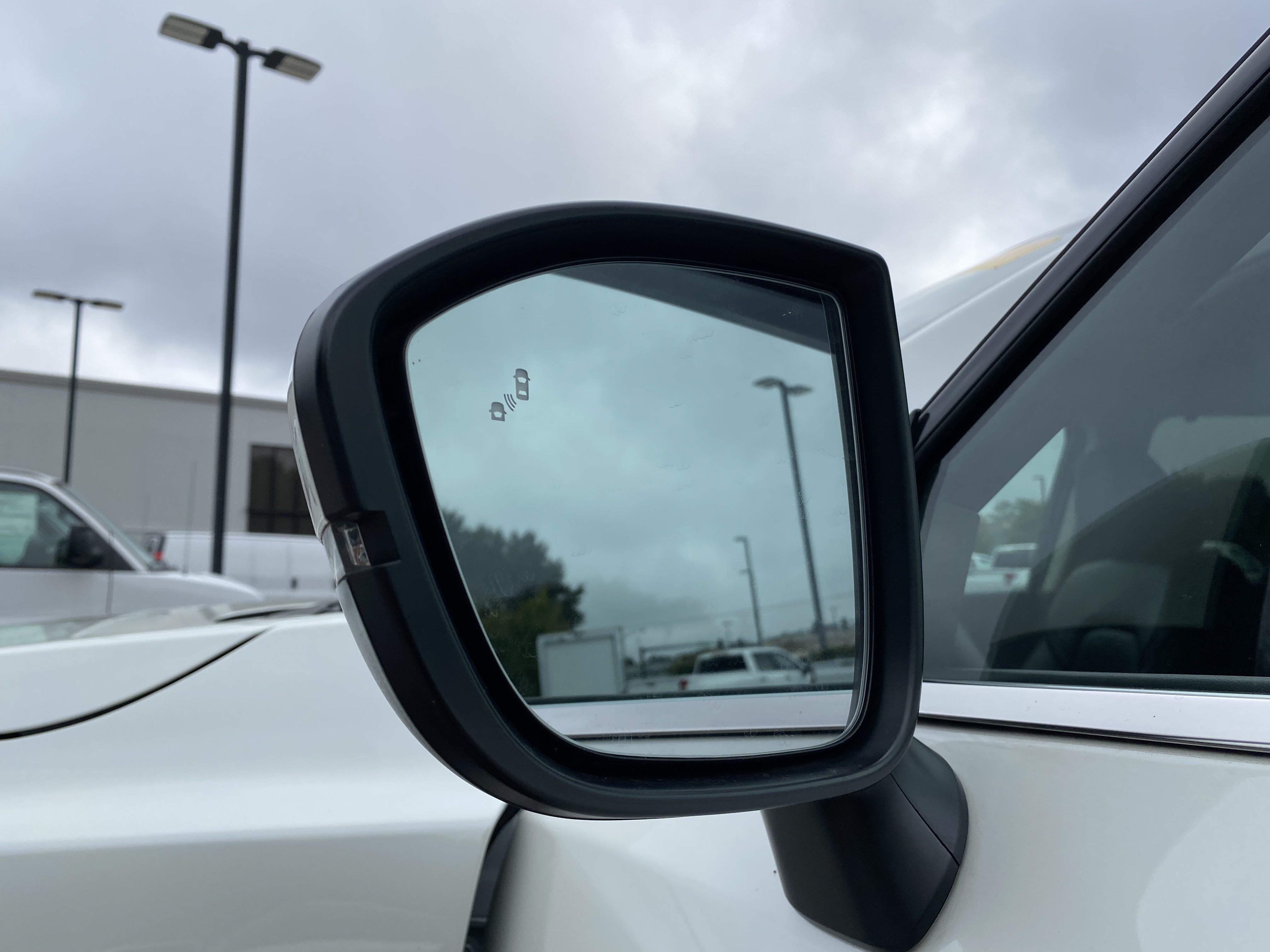 Used 2024 Nissan Pathfinder SL FWD image 37
