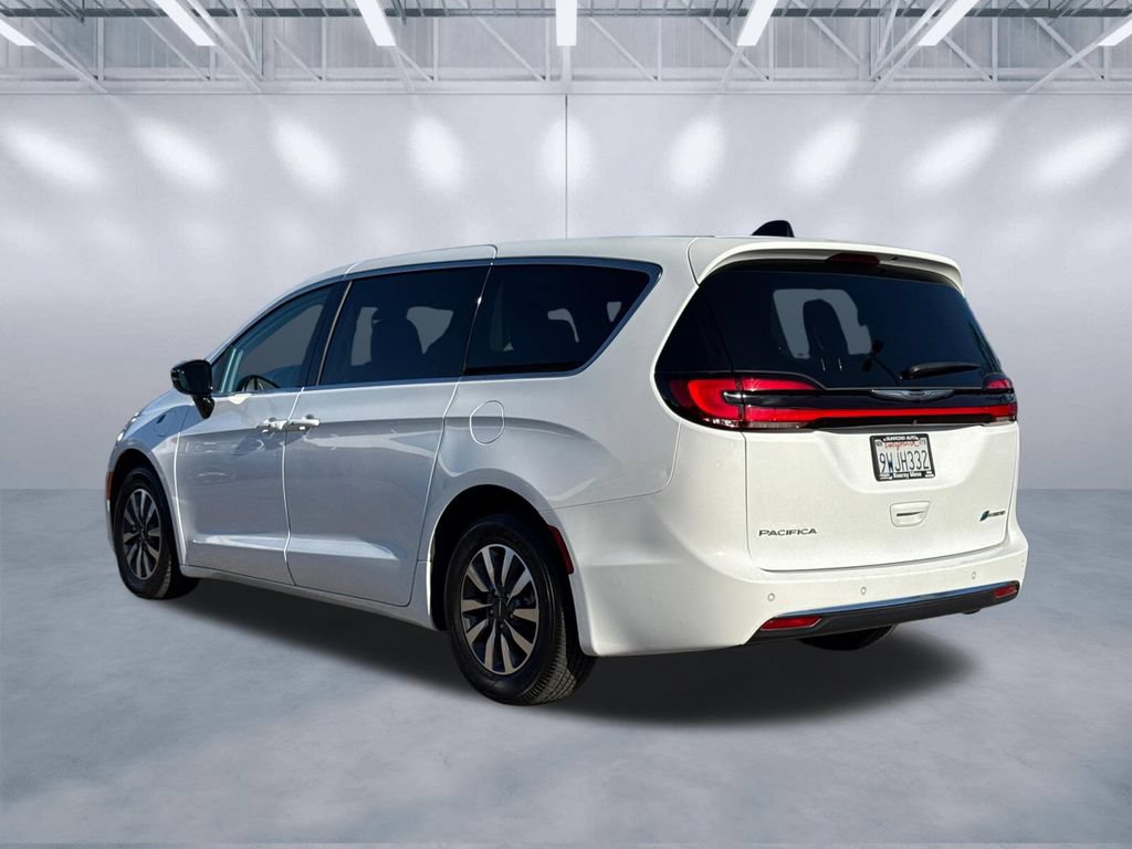 Used 2024 Chrysler Pacifica Limited FWD image 4