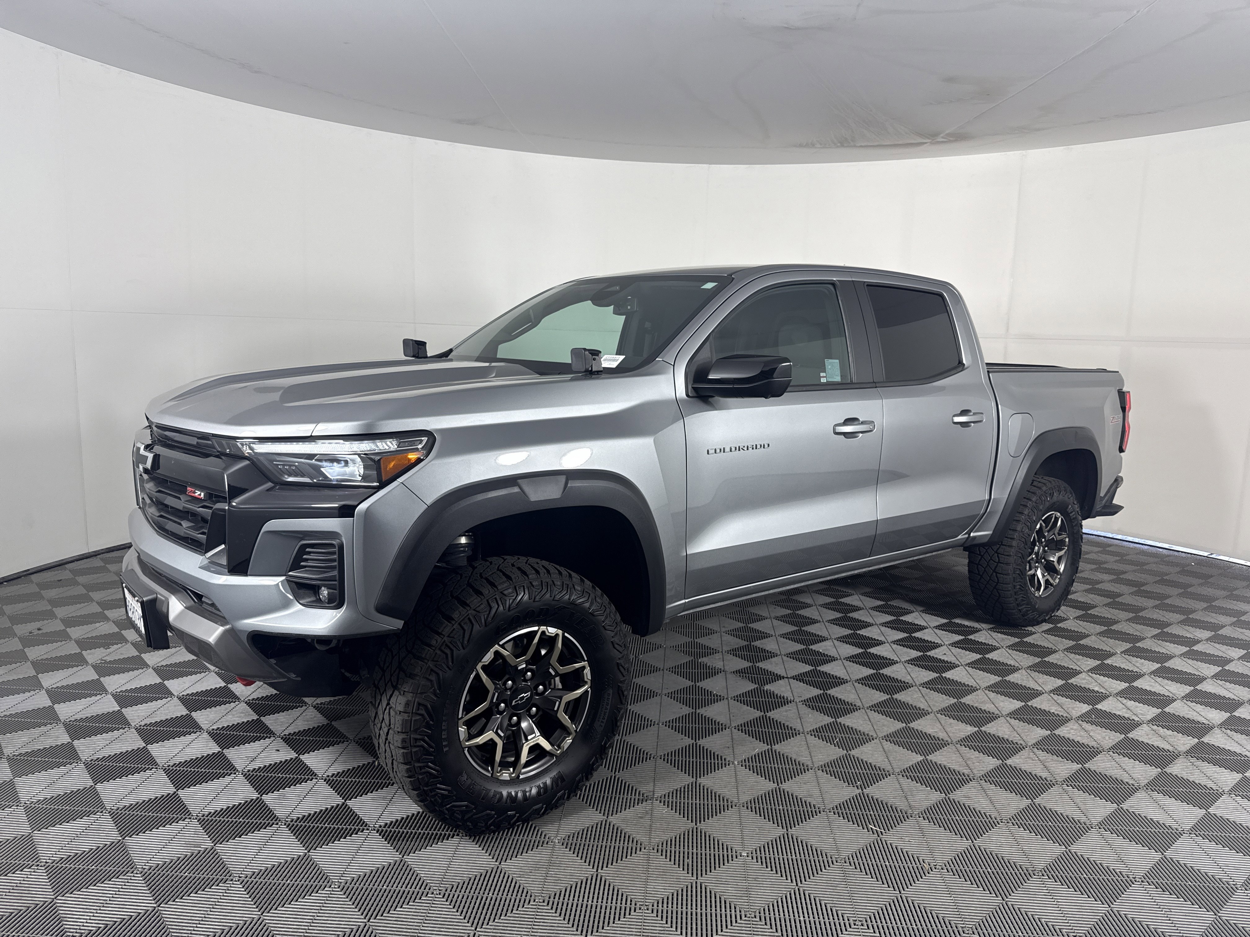 Used 2024 Chevrolet Colorado Z71 w/ Z71 Convenience Package 2 image 8